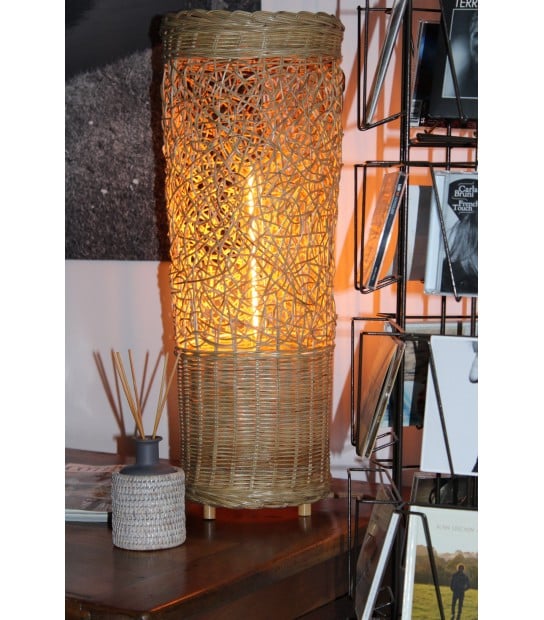 Lampe à pile en bois et rotin 12x12x28 cm : Le rotin dans la