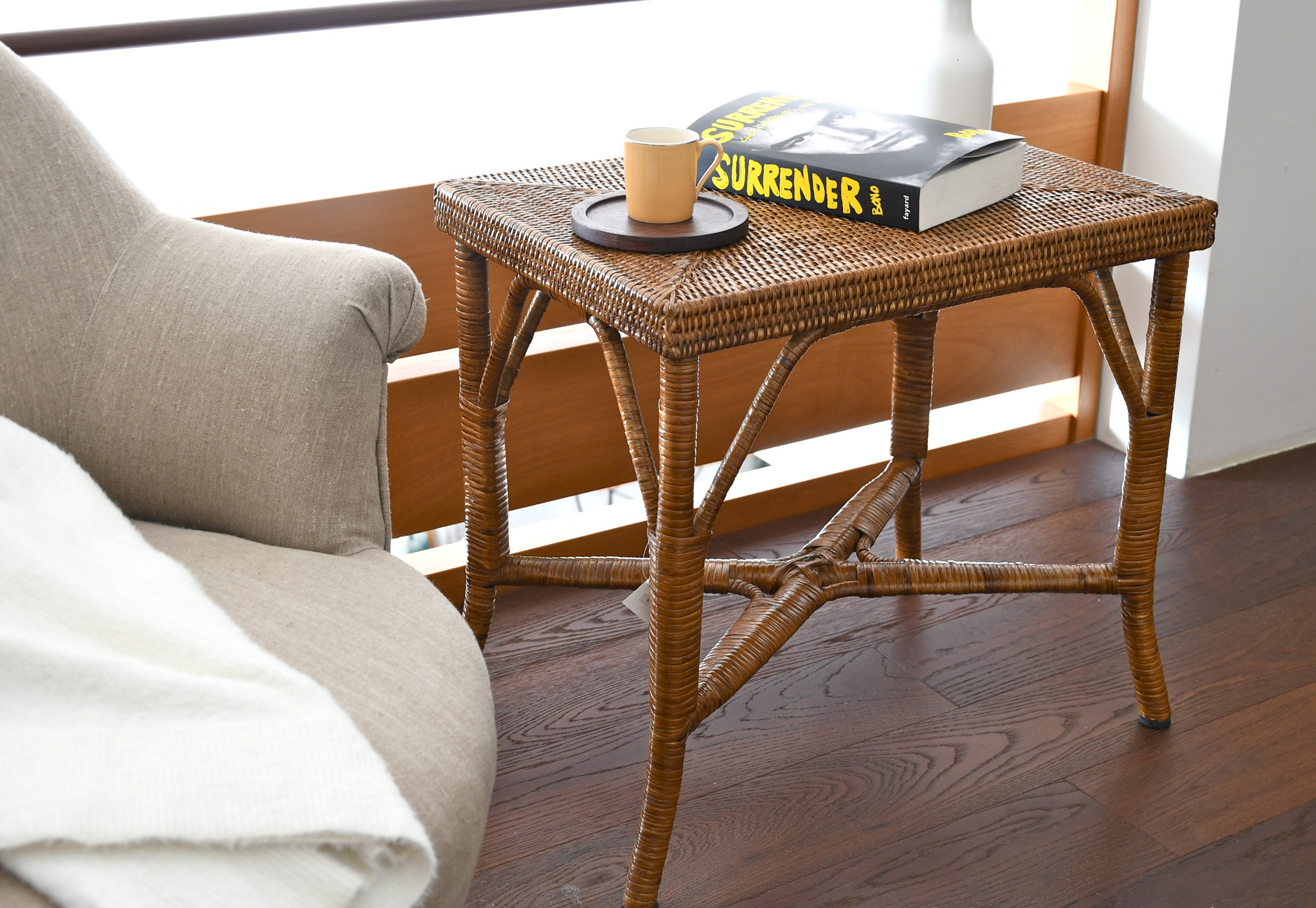Petite table en osier rotin vintage guéridon sellette appoint chevet